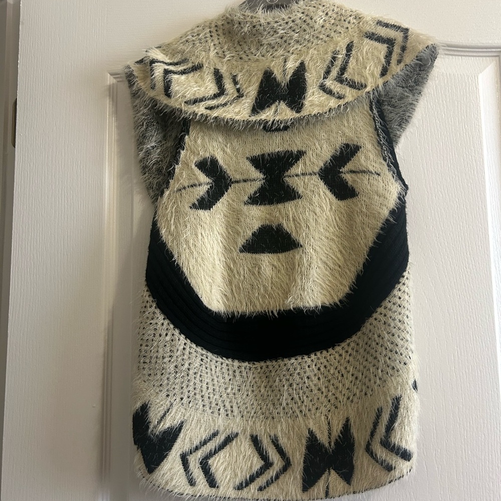 Cozy Neutral Aztec Pattern Open Front Sweater Vest - Picture 2 of 3